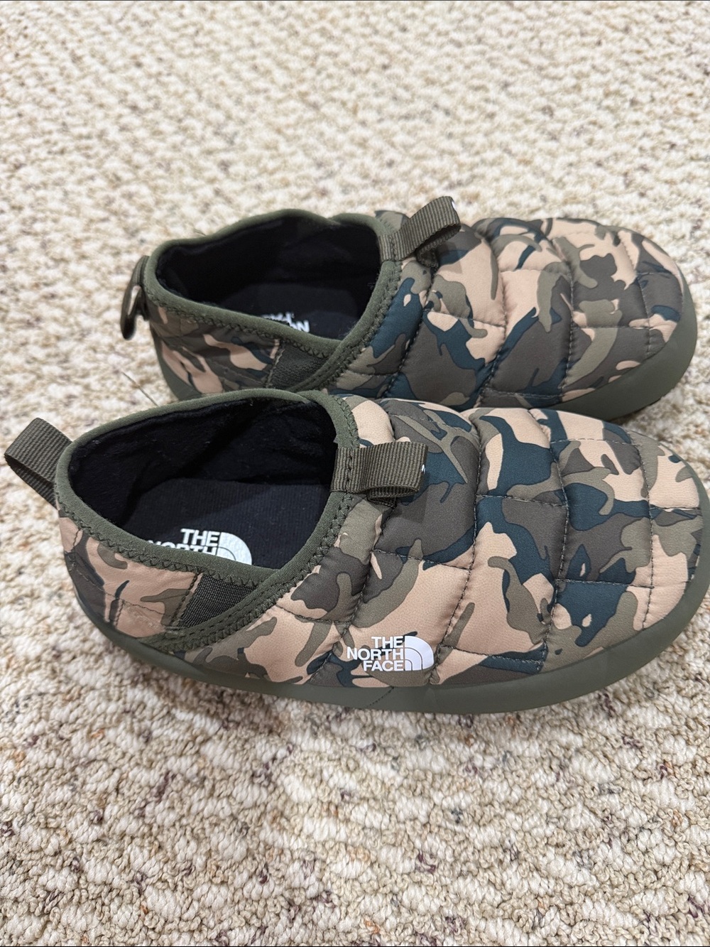The North Face Kids Camo Quilted Slip-On Slippers - Olive/Tan/Black
